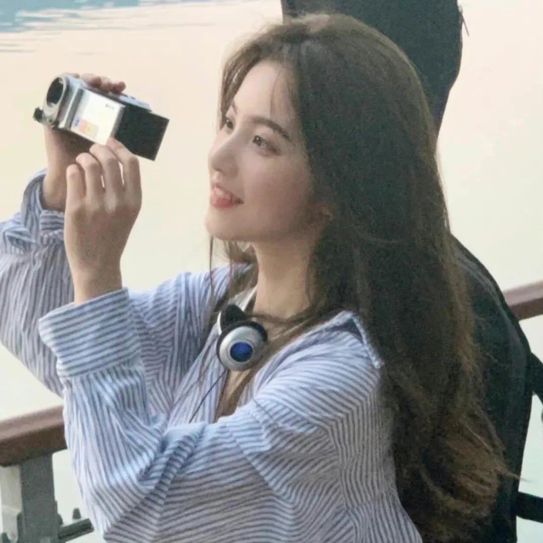 暮暮朝朝梨花落